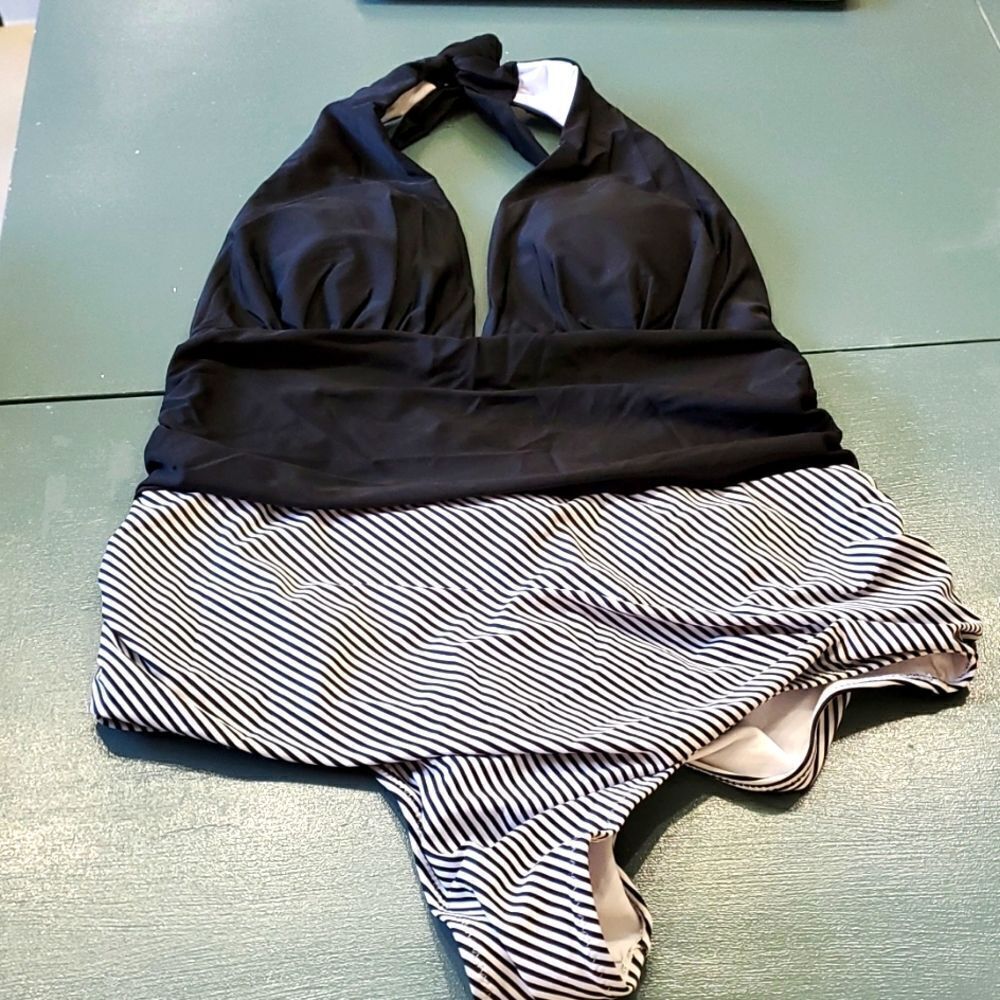 ZIOLA BLACK AND‎ WHITE BATHING SUIT. NWT. XL  By Ziola.